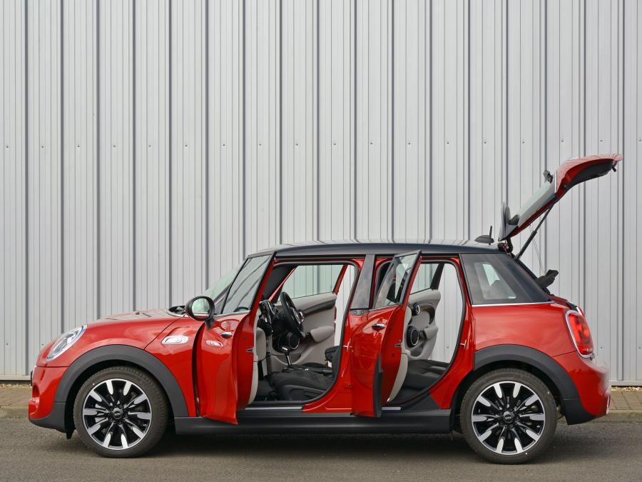  Mini Cooper S 5-Door 2014 года  (UK) (фото 8 из 35)